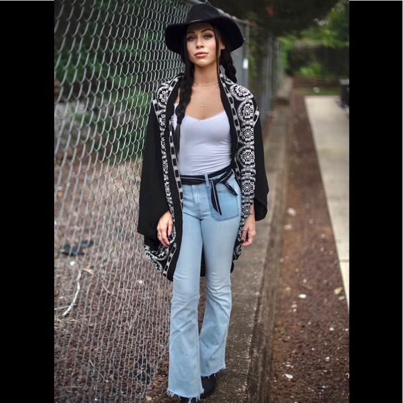 Embroidered Black and White Border Kimono - Picture 4 of 11